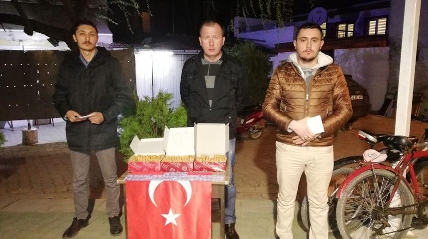 Regaib Kandili&rsquo;nde İkramlar &Uuml;lk&uuml;c&uuml; Gen&ccedil;lerden