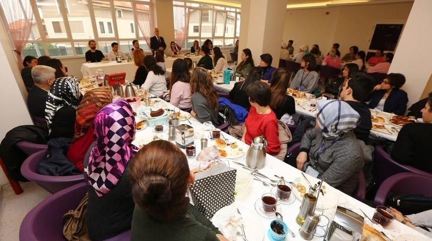 Nil&uuml;fer Sosyal Projeler Konusunda &Ouml;rnek