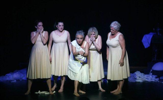 Yenimahalle&rsquo;de Kadın Sorunlarına Tiyatroyla Dikkat &Ccedil;ekildi 1