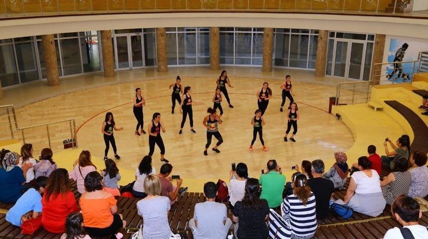 Gen&ccedil;lik Merkezi&rsquo;nden &Ccedil;ocuk Zumba G&ouml;sterisi