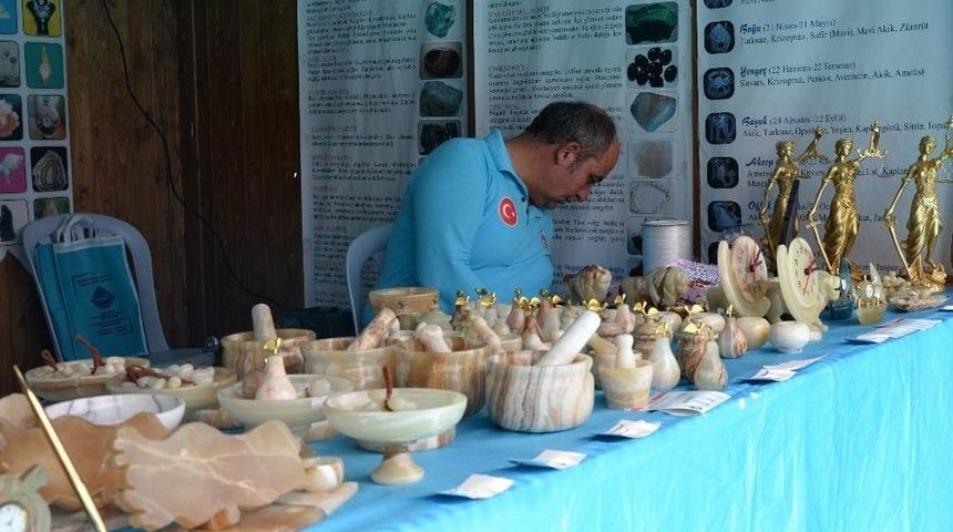 Cezaevlerinde &Uuml;retilen El Emeği G&ouml;z Nuru &Uuml;r&uuml;nler Bu Fuarda