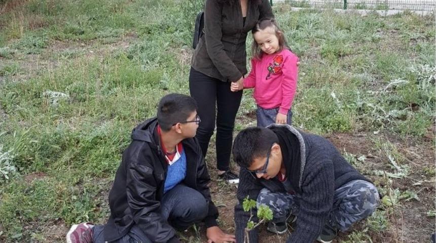 Uşak &Uuml;niversitesi &Ouml;ğrencilerinden &rsquo;engel Değil Destek Olalım&rsquo; Projesi