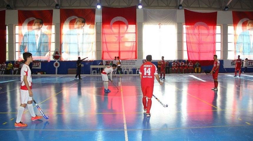 Erkekler Salon Hokey S&uuml;per Lig 1. Etap Ma&ccedil;ları Mersin&rsquo;de Başladı