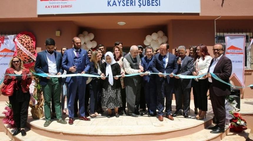 Melikgazi&rsquo;den T&uuml;rkiye Alzheimer Derneği Kayseri Şubesine Bina Tahsisi