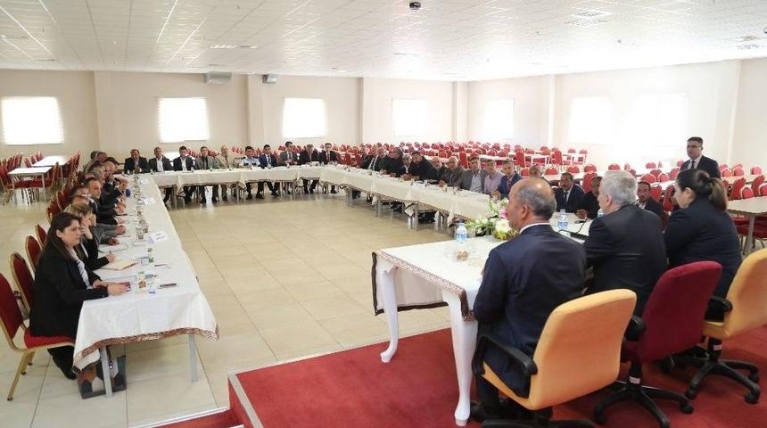 Vali Kam&ccedil;ı Felahiye Ve &Ouml;zvatan&rsquo;da Muhtarlarla Buluştu