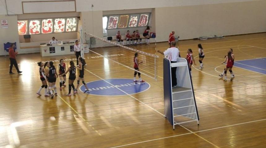 Burhaniyeli Voleybolcular Galibiyeti Baklava İle Kutladılar