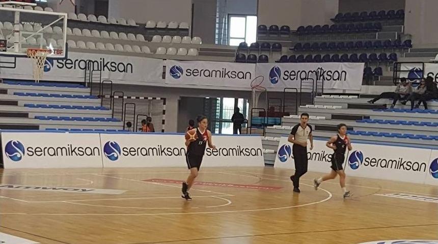 Burhaniyeli Kızlar Manisa&rsquo;dan Galip Geldi