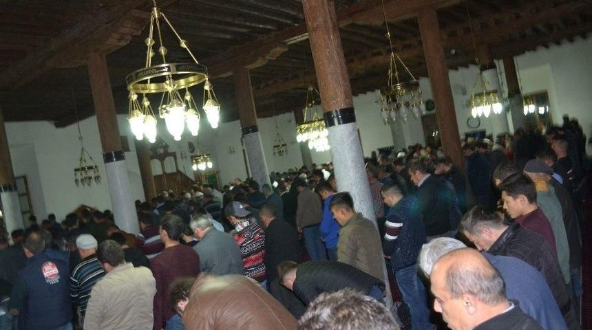 Regaip Kandili&rsquo;nde Vatandaşlar Camileri Doldurdu