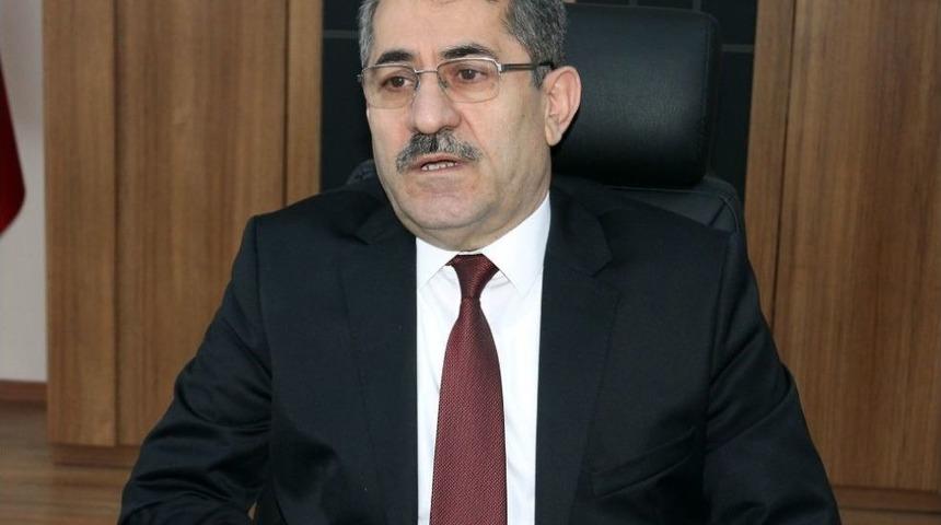 Yalova &Uuml;niversitesi Rekt&ouml;r&uuml;nden İlgin&ccedil; &Ouml;z Eleştiri