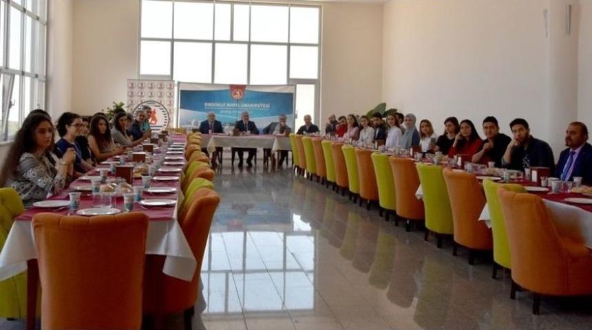 &Ouml;ğrenciler Yemekhane Duvarlarını R&ouml;lyeflerle S&uuml;sledi