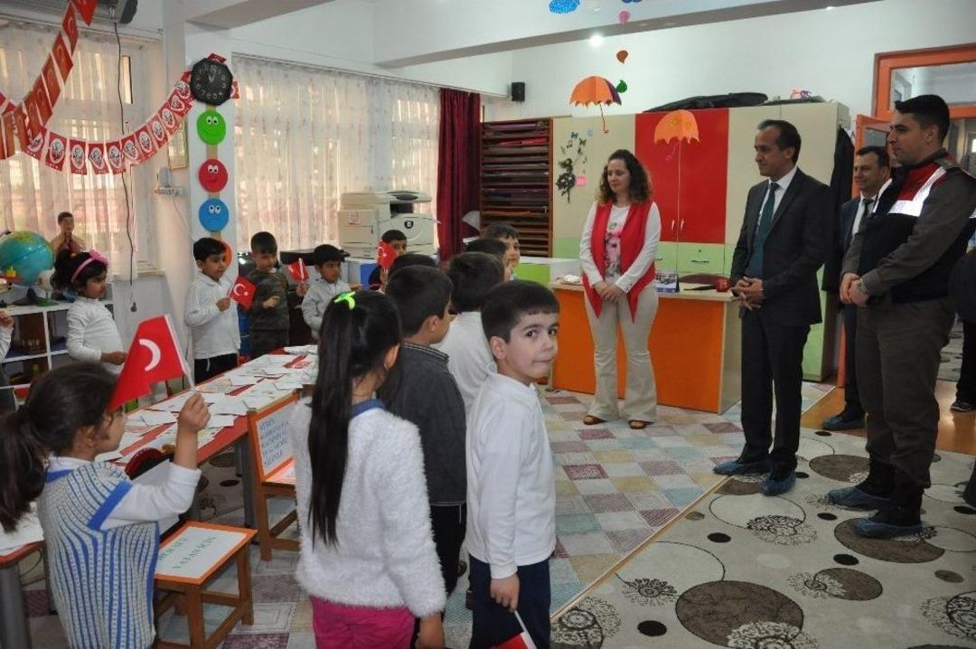 Anaokulu &Ouml;ğrencileri Askerlere Moral Mektubu Yazdı