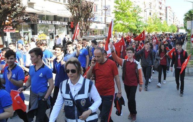 Bafra’da Gençlik Yürüyüşü