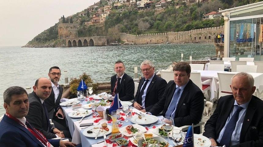 T&uuml;rkiye - İsve&ccedil; Resmi Ma&ccedil; Yemeği D&uuml;zenlendi