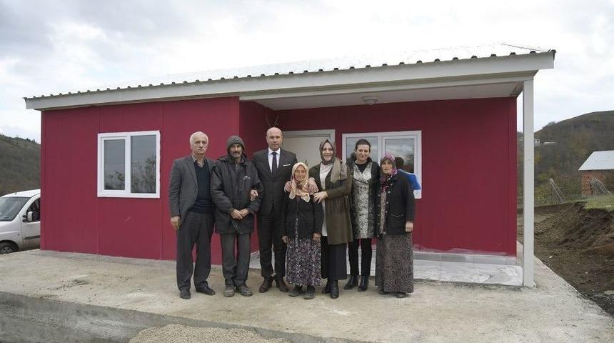 Tekkek&ouml;y Belediyesi, Bir Aileyi Sıcak Yuvaya Kavuşturdu