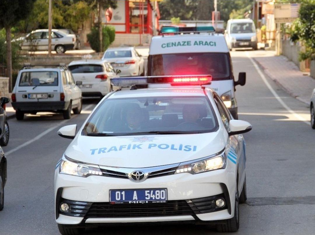 Emekli Polisin Cenazesi Vasiyeti &Uuml;zerine Polis Eskortuyla G&ouml;t&uuml;r&uuml;ld&uuml;