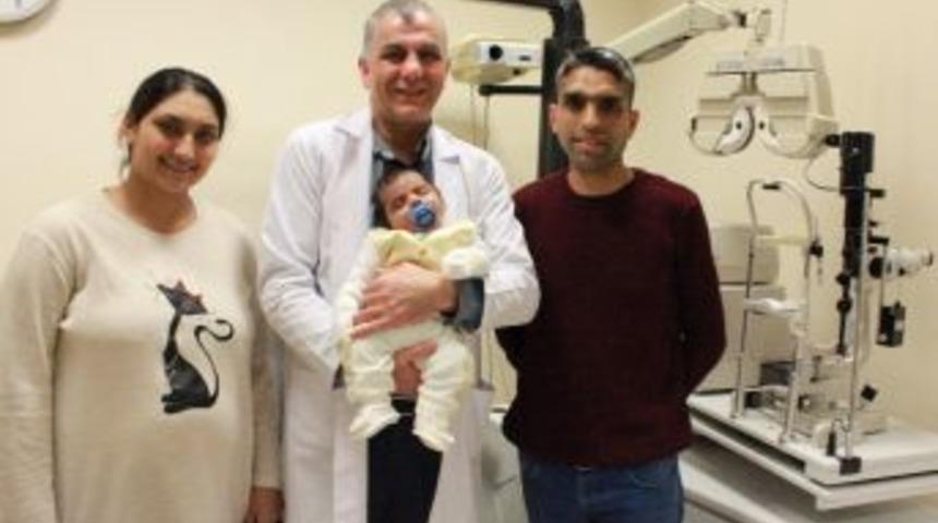 53 G&uuml;nl&uuml;k Bebeğe Katarakt Ameliyatı