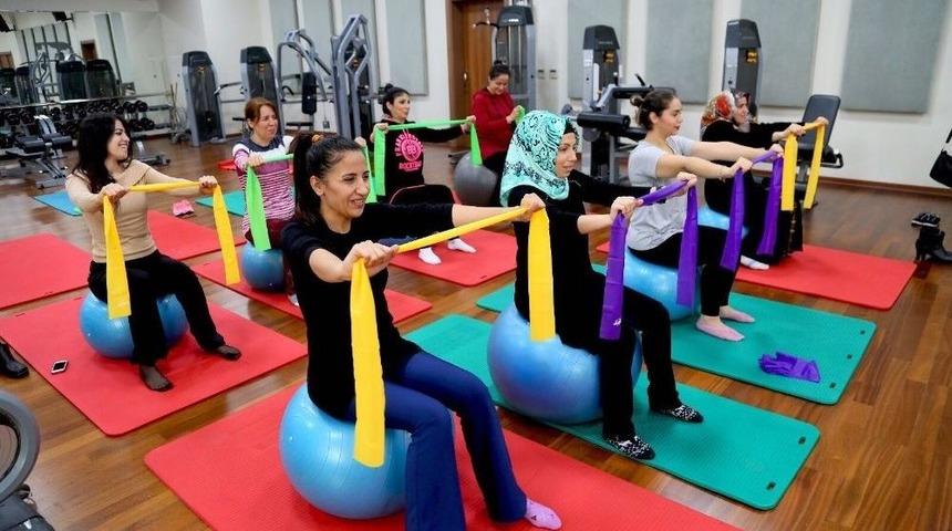 Engelli Aileleri Sıkıntılarını Pilates Topuyla Atıyor