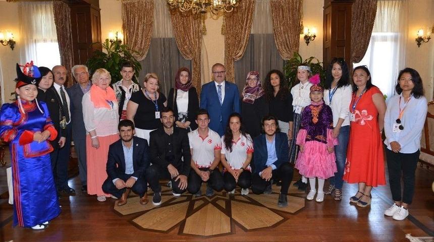 Vali Karaloğlu Gen&ccedil;leri Kabul Etti