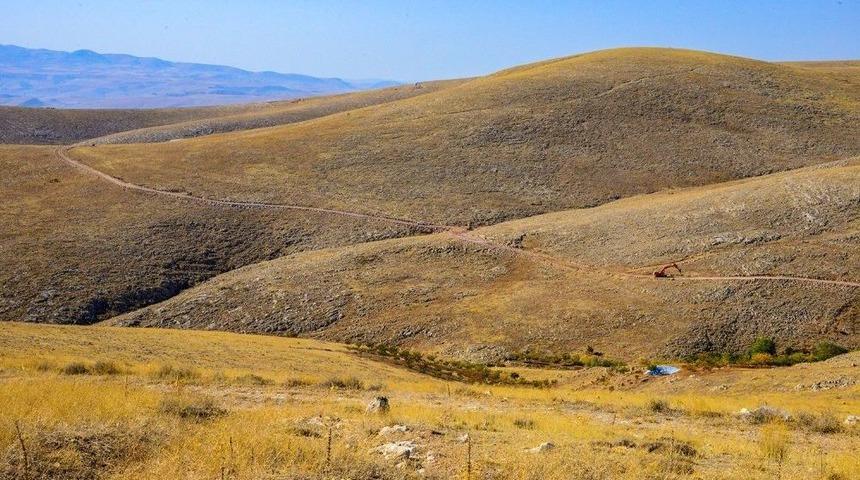 Büyükşehir Darende’de 3 Km Yeni Yol Açıyor