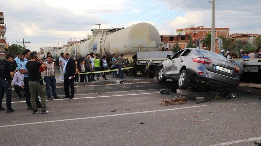 Tren Otomobile &Ccedil;arptı: 1 Yaralı