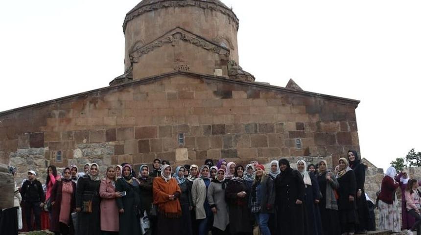 Anneler, &ldquo;umutlu Eller&rdquo; Projesiyle Mavi Tura &Ccedil;ıktılar