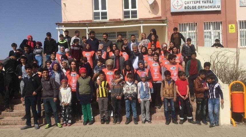 &Ouml;ğrenciler Fidan Dikti