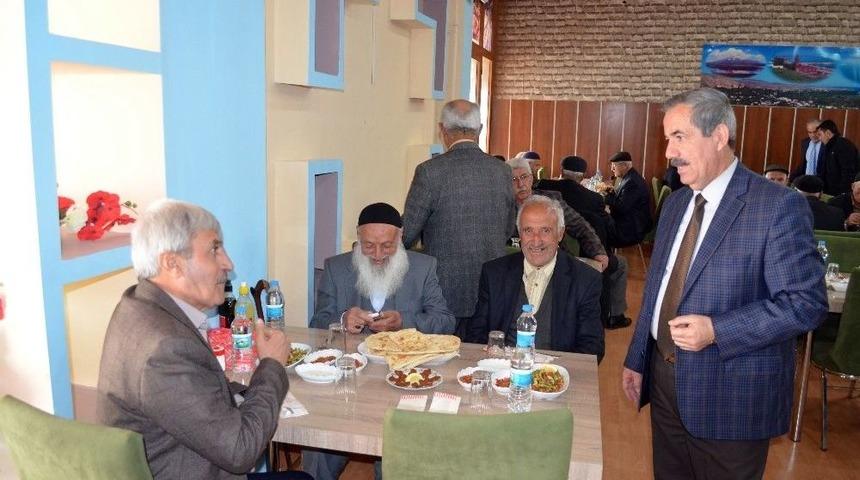 Başkan G&uuml;rsoy Yaşlıları Unutmadı