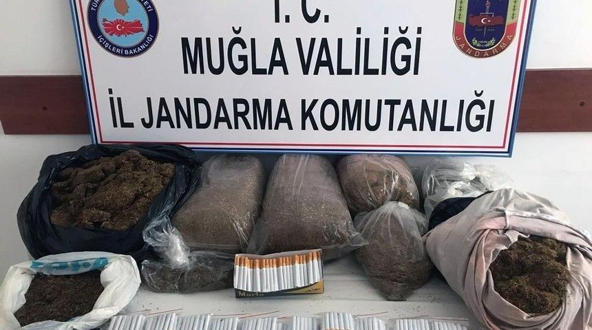 Jandarmadan Ka&ccedil;ak Sigara Ve Uyuşturucu Operasyonu