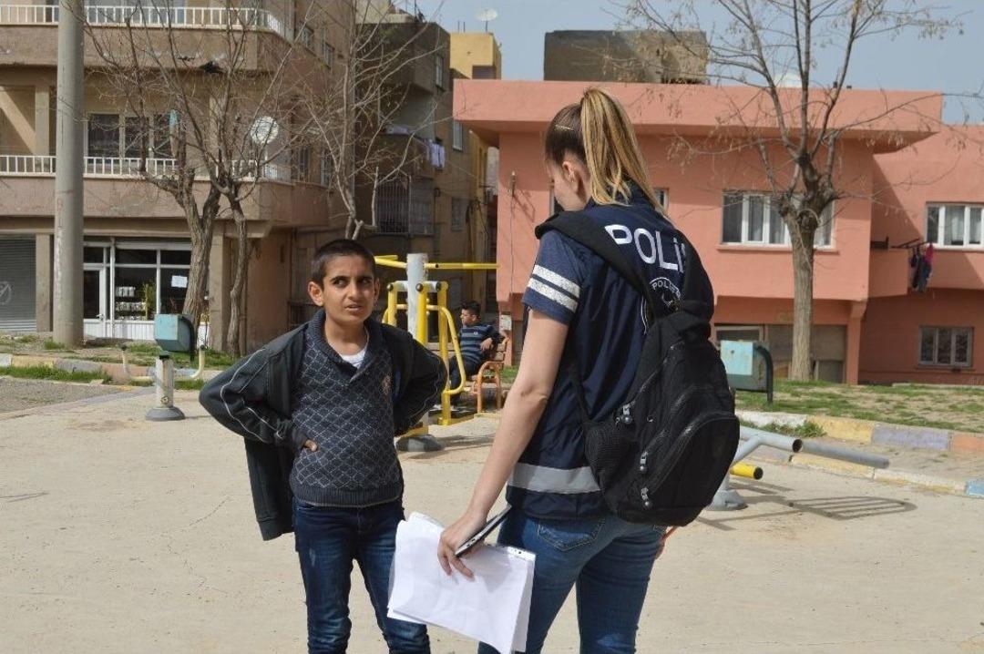 Mardin Polisinden &Ccedil;ocukları Koruyan Uygulama
