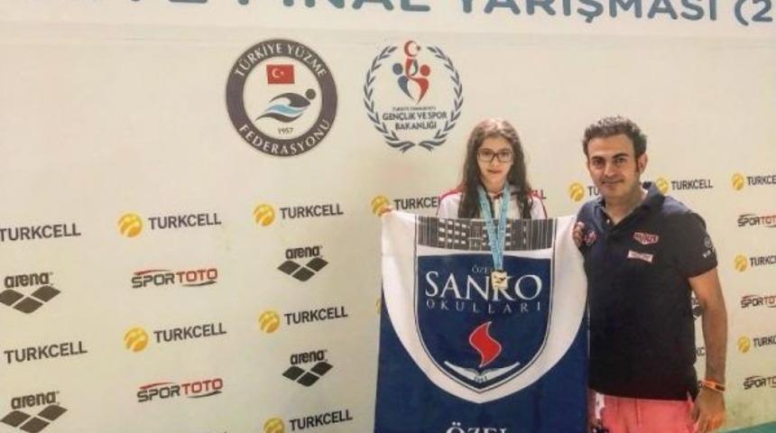 Sanko Okulları Y&uuml;z&uuml;c&uuml;s&uuml; Beril &Ouml;zt&uuml;rk T&uuml;rkiye İkincisi Oldu