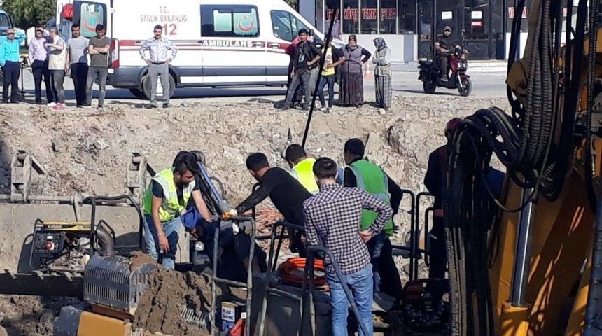 Ayağı İş Makinesine Sıkışan İş&ccedil;i Kurtarıldı