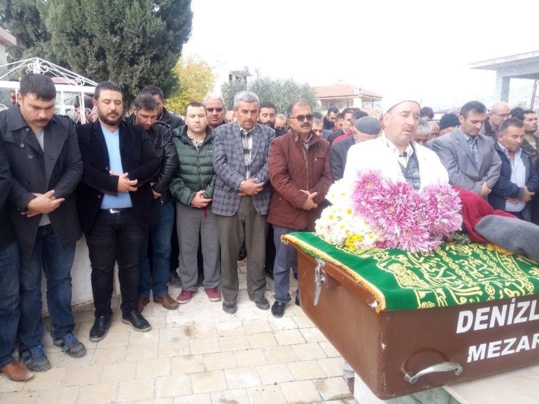 Parkta Boğazına İp Dolanan Minik Mert G&ouml;zyaşları İ&ccedil;inde Toprağa Verildi