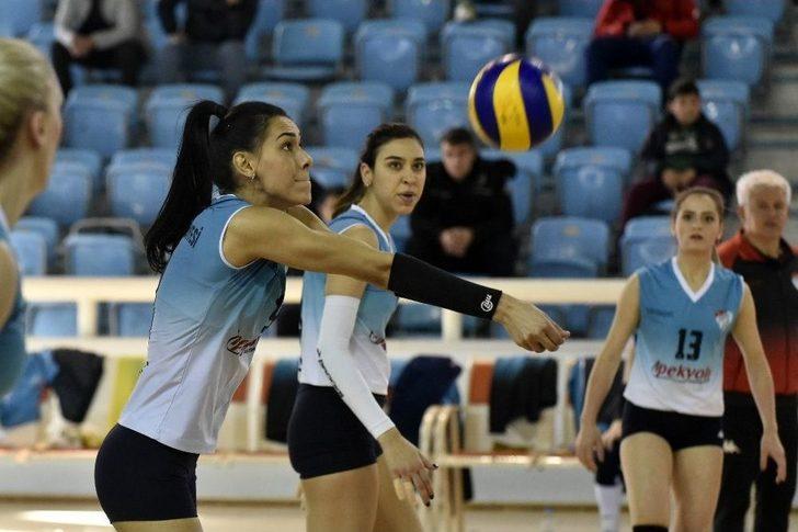 Kadınlar Voleybol 1. Ligi: Gümüşhane Belediyesi Gençlerbirliği: 3 - Bartın Polisgücü: 0 G2