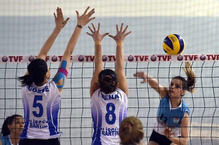 Kadınlar Voleybol 1. Ligi: Gümüşhane Belediyesi Gençlerbirliği: 3 - Bartın Polisgücü: 0 G3