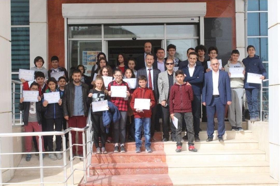&Ouml;zel Yetenekli &Ouml;ğrencilere Sertifikaları Verildi