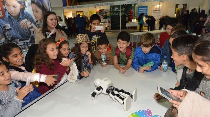 &Ouml;ğrenciler Dersi Bilişim Fuarı&rsquo;nda İşlediler