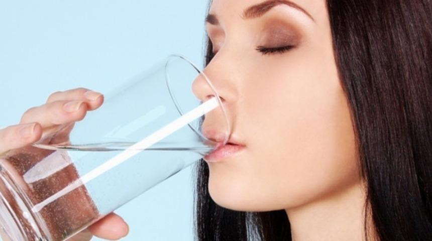  Mucizevi Japon su terapisi: 1 ay boyunca a&ccedil; karnına su i&ccedil;in