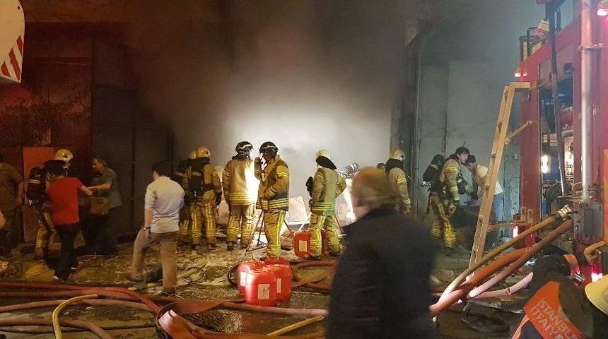 Gaziosmanpaşa&rsquo;da Korkutan Fabrika Yangını