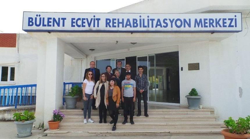 &Ouml;ğrenciler, Yaşlıları Unutmadı