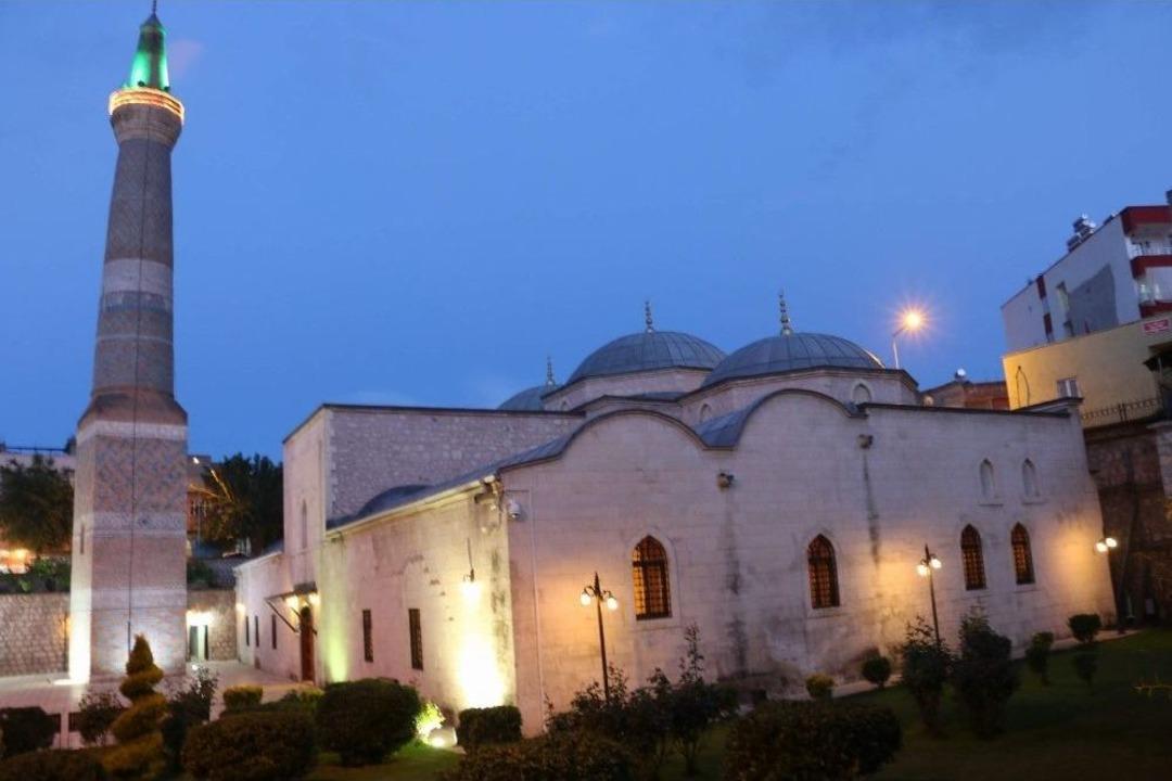 Tarihi Siirt Ulu Camii&rsquo;nde İlk Teravih Kılındı