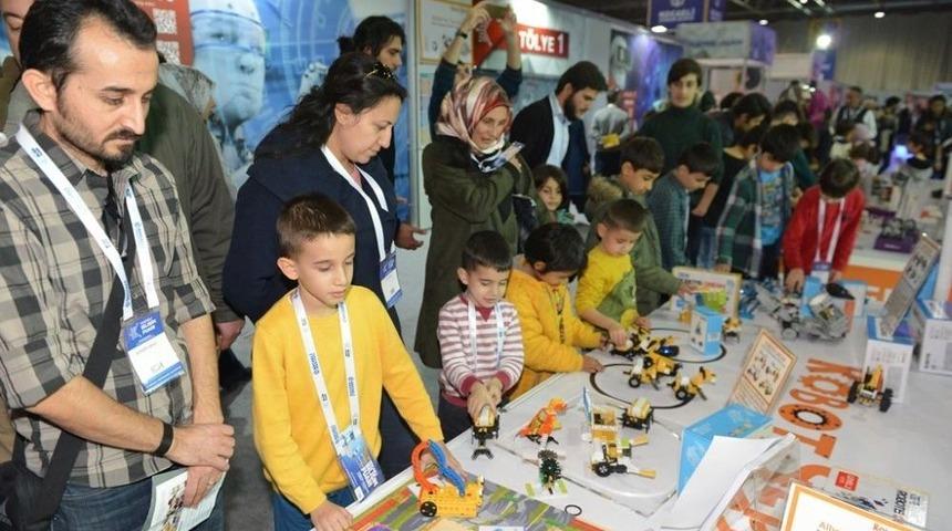 Bilişim Fuarı&rsquo;nda Robot Albert&rsquo;e Yoğun İlgi