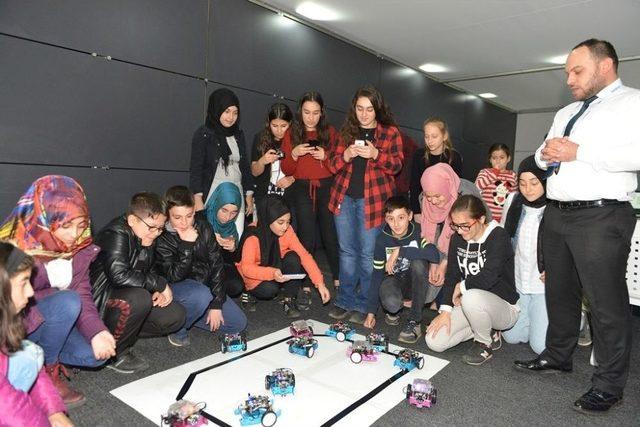 Bilişim Fuarı&rsquo;nda Robot Albert&rsquo;e Yoğun İlgi 1