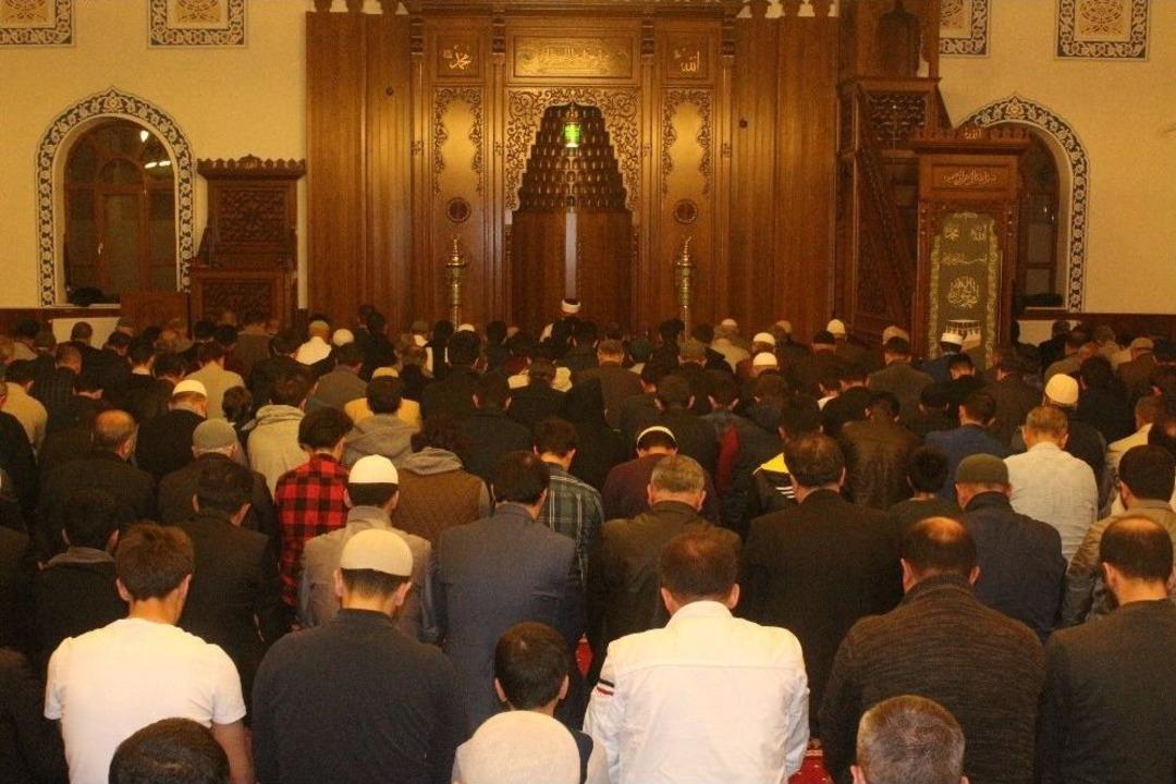 Van&rsquo;da İlk Teravih Namazı Kılındı