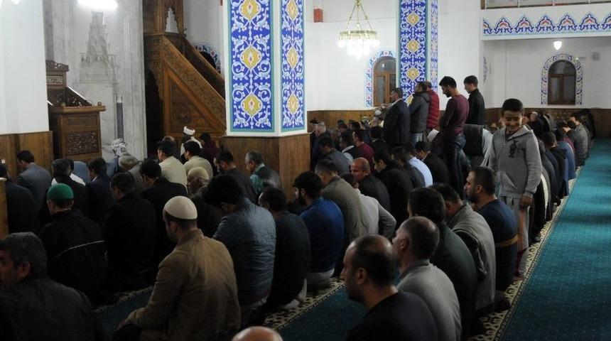 Şırnak&rsquo;ta İlk Teravih Namazı Kılındı