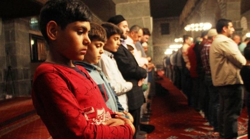 Diyarbakır&rsquo;da İlk Teravih Kılındı