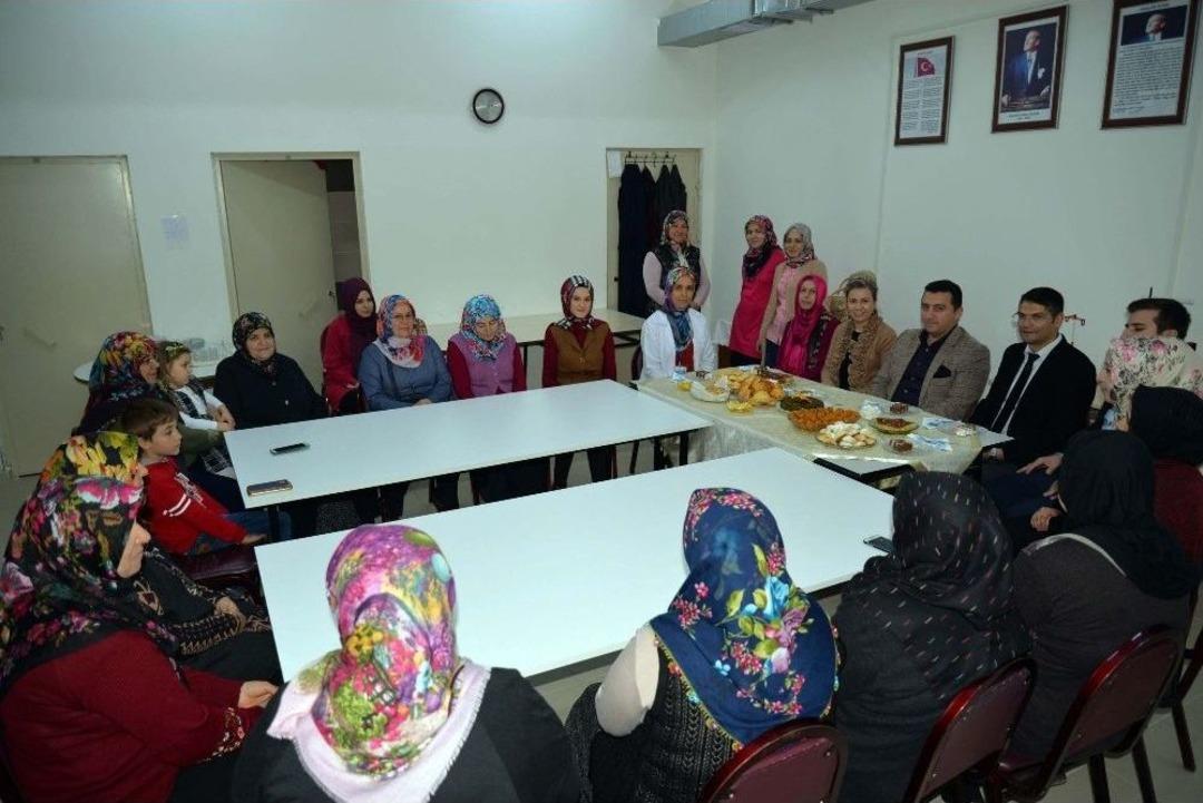 Başkan Bakıcı Dikiş Kursu Kursiyerlerini Ve Ana Sınıfı &Ouml;ğrencilerini Ziyaret Etti