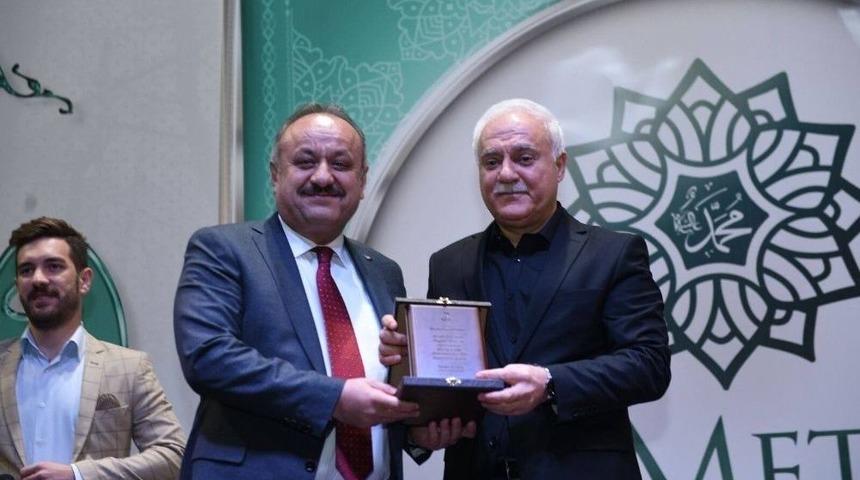 Nihat Hatipoğlu Konferansına Vatandaşlardan Yoğun İlgi