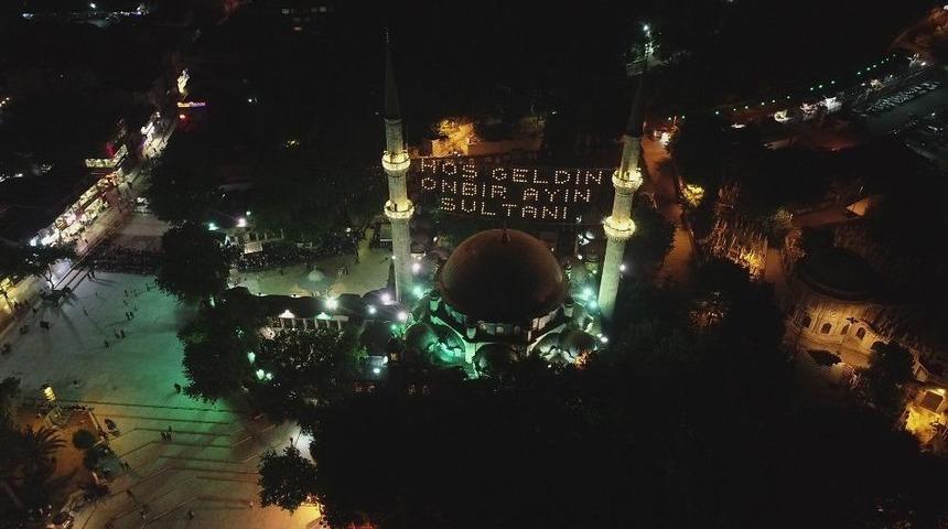 Ey&uuml;p Sultan&rsquo;da İlk Teravih Heyecanı