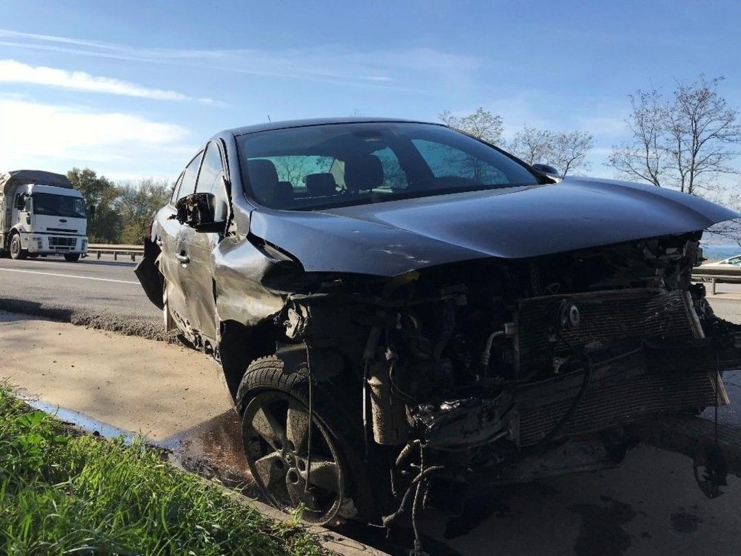 Tem Otoyolunda Cip İle Otomobil &Ccedil;arpıştı: 3 Yaralı