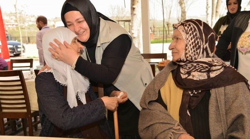 L&uuml;tfiye Atilla Yaşlılar Haftası Etkinliğine Katıldı